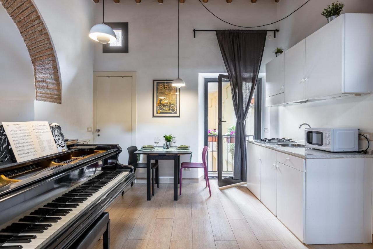 Musician Apartment Colosseo With Piano Roma Esterno foto